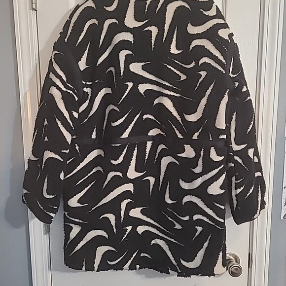 Nike Therma-FIT Sportswear Women's Small Black White High-Pile Jacket FV8025-010 - Picture 3 of 6